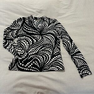 V-neck stretch top, size P/S, black & white! Super cute!!